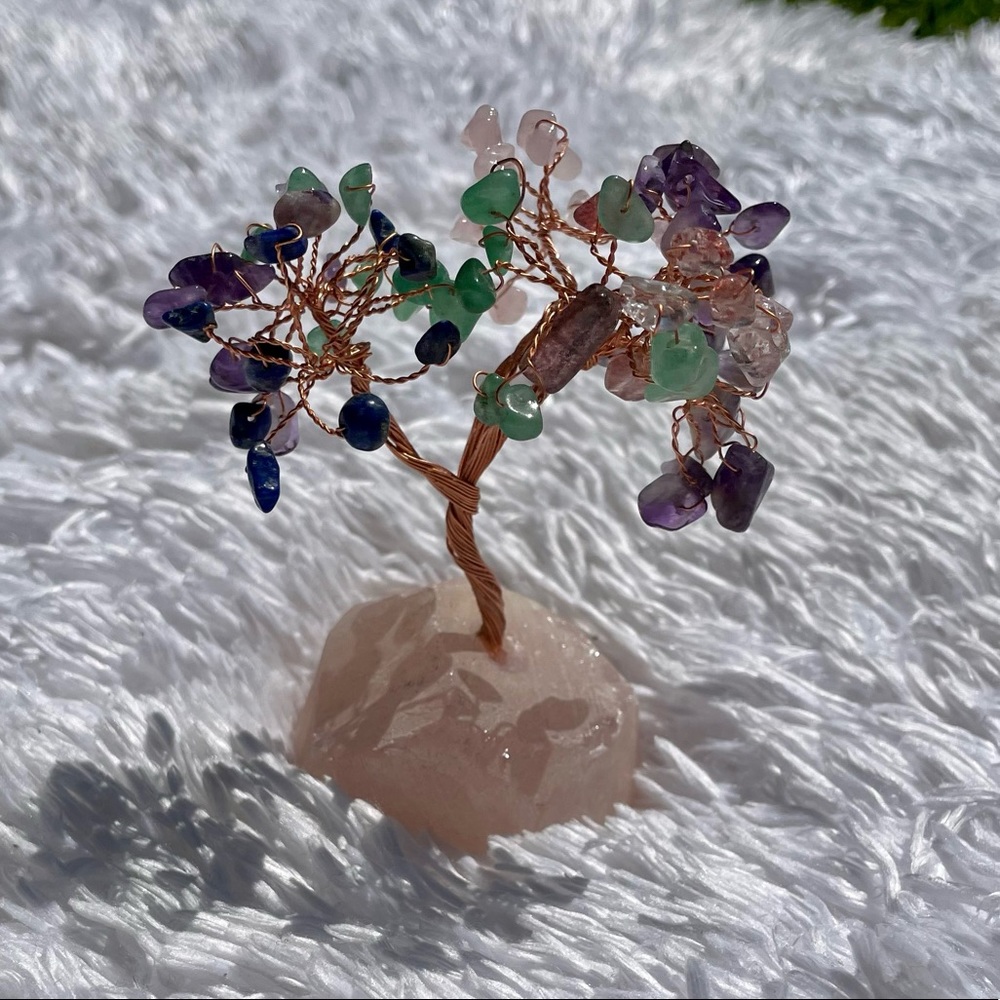 Rose quartz gemstone tree with various chips